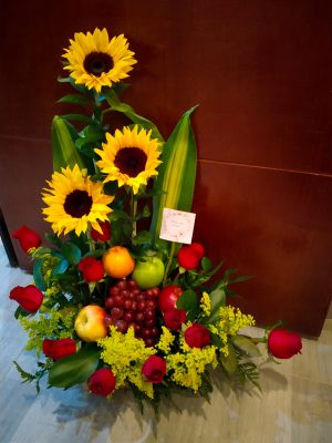 Arreglo girasoles frutales R82