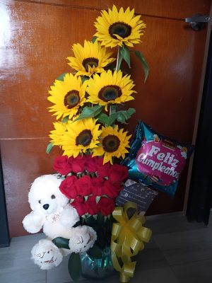 7 girasoles con 12 rosas peluche y globo R94